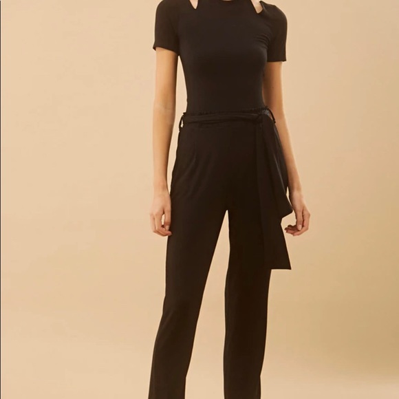 Krisa CUTOUT TEE BNWT XS - Picture 4 of 4